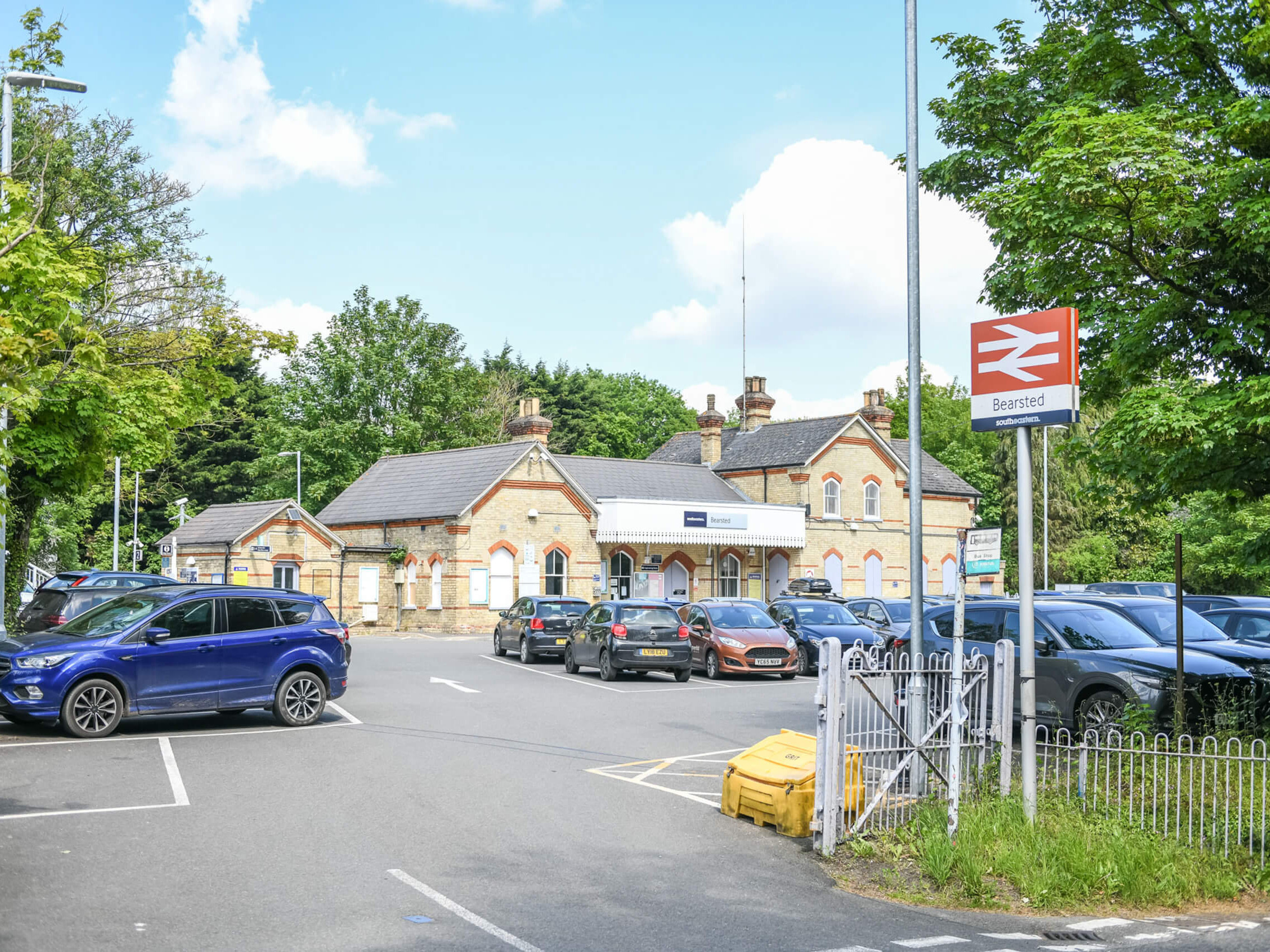 roundwell-park-bearsted-good-travel-links